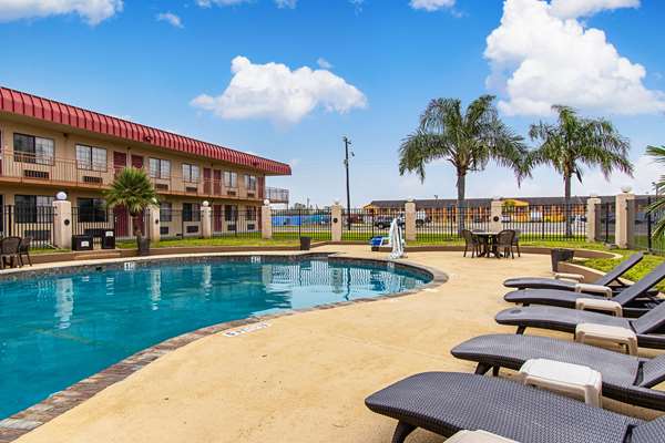 Econo Lodge Kingsville | 221 US-77, Kingsville, TX 78363, USA | Phone: (361) 592-5251