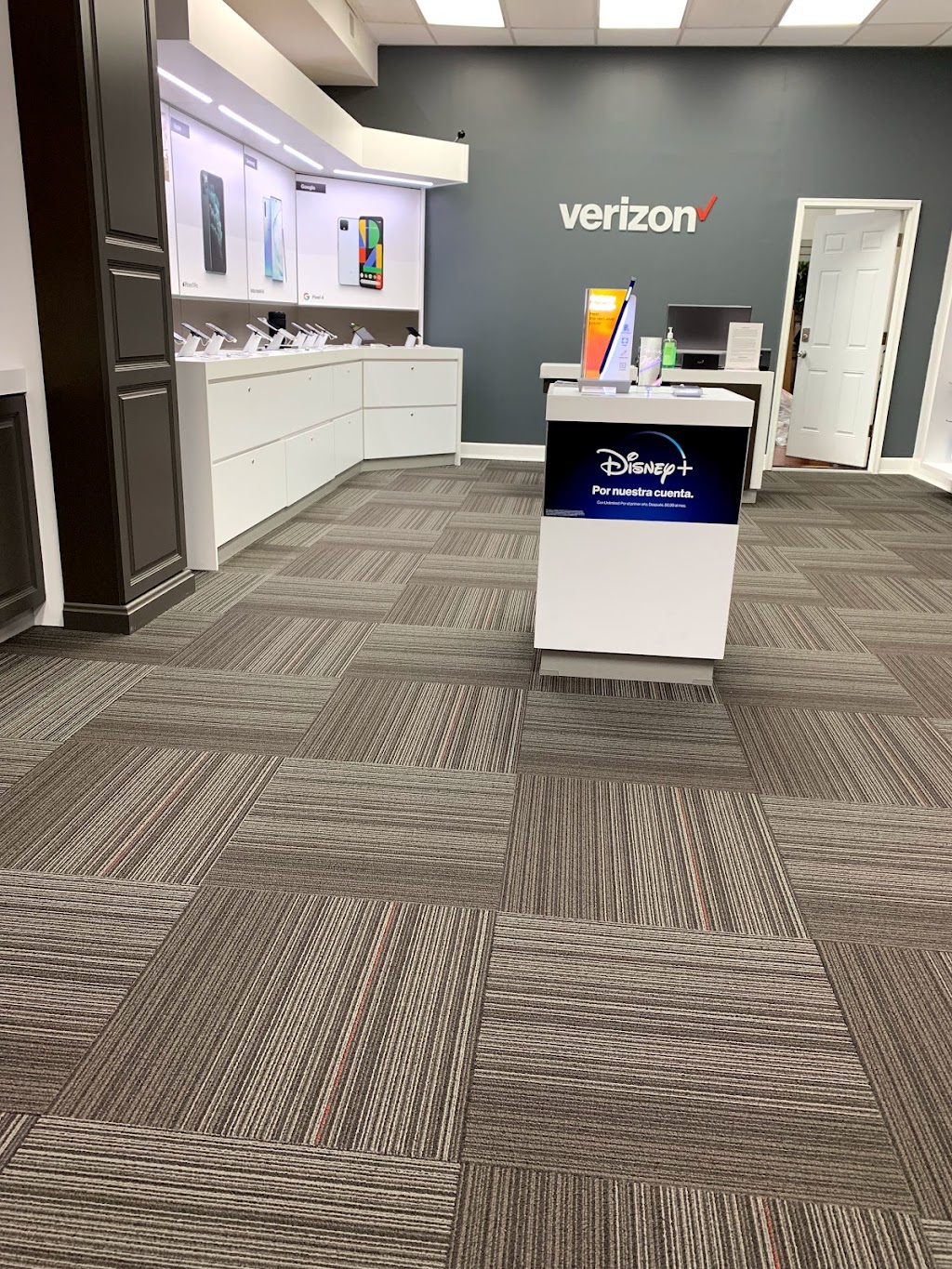 Verizon Authorized Retailer - Your Wireless | 73-02 Northern Boulevard Jackson Heights Queens, Queens, NY 11372, USA | Phone: (718) 899-7900