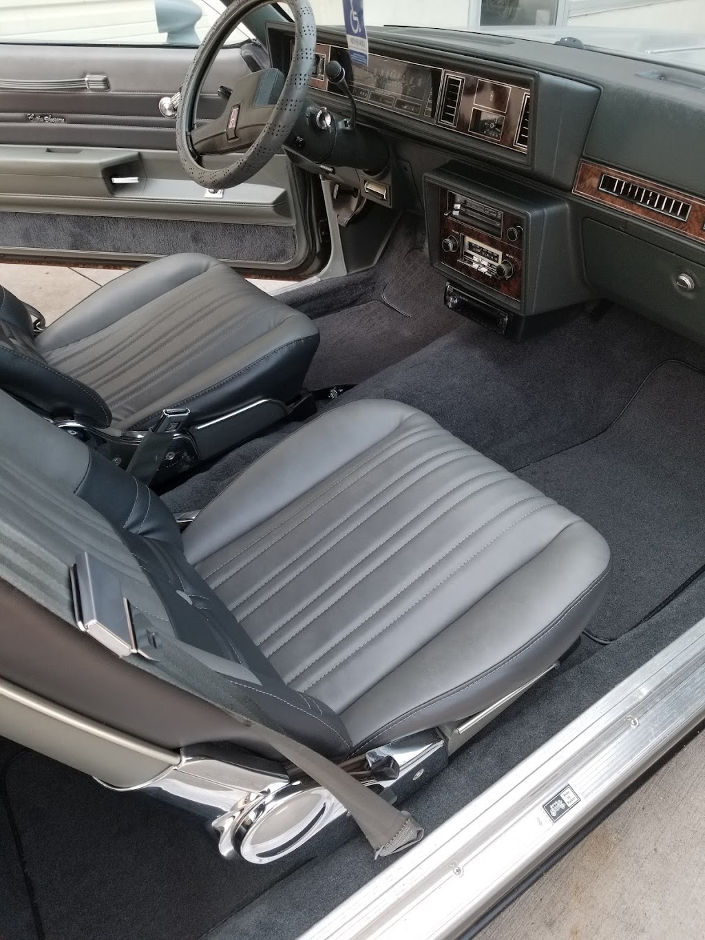 Top Stitch Auto Upholstery | 3101 E 37th St, Minneapolis, MN 55406, USA | Phone: (612) 716-7204