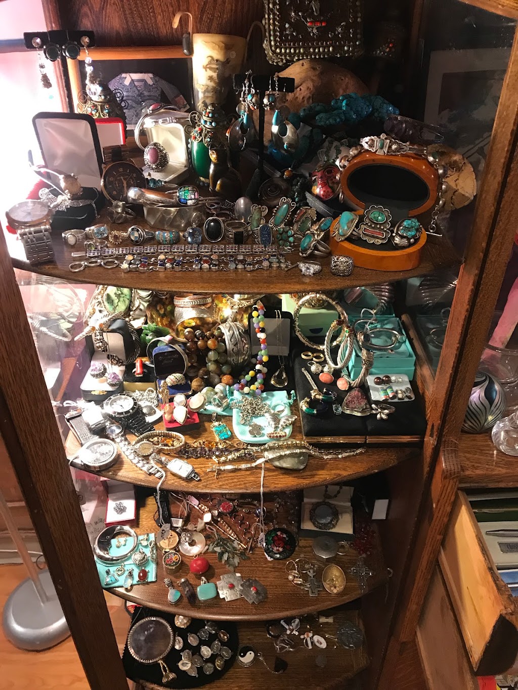 Freddys Antiques & Estate Jewelry | 2285 Lake Ave, Altadena, CA 91001, USA | Phone: (626) 215-0153