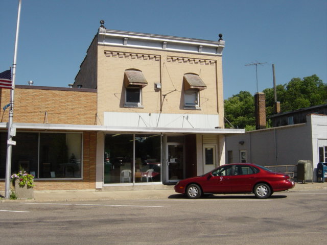 East End Laundromat | 242 N Broadway St Ave, Ellsworth, WI 54011, USA | Phone: (715) 273-5331