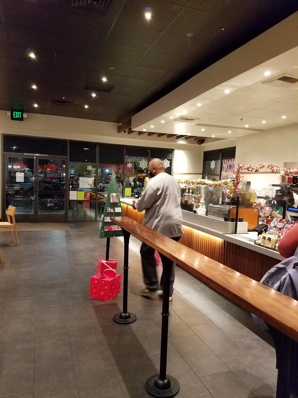 Starbucks | 8924 Long Beach Blvd, South Gate, CA 90280, USA | Phone: (323) 569-0274