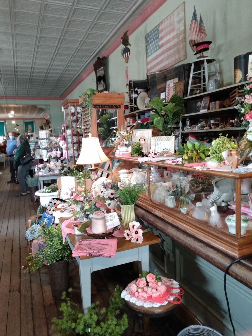 Beekers General Store | 226 E Front St, Pemberville, OH 43450, USA | Phone: (419) 287-3274