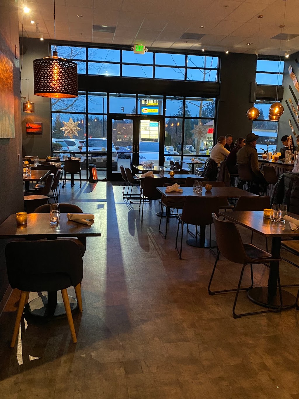 Avanti Restaurant & Bar | 2000 8th Ave F, West Linn, OR 97068, USA | Phone: (503) 826-5631