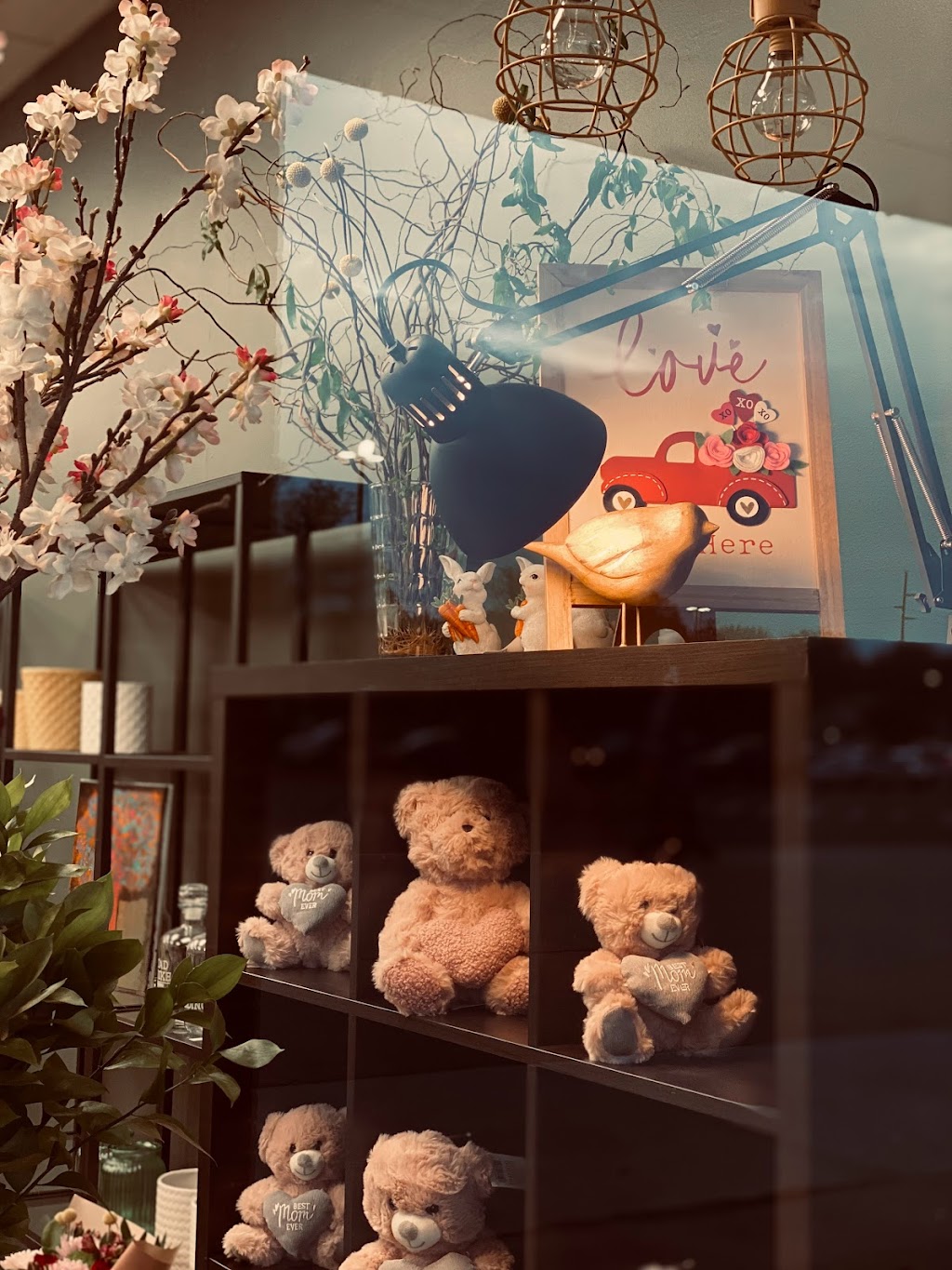 Luxury Florist | 37653 Five Mile Rd, Livonia, MI 48154, USA | Phone: (313) 818-8845