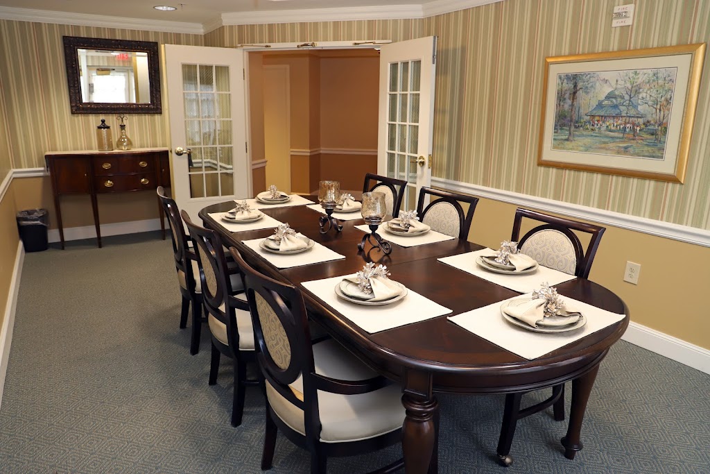 Townehall Place of West Bloomfield | 4460 Orchard Lake Rd, West Bloomfield Township, MI 48323, USA | Phone: (248) 683-1010