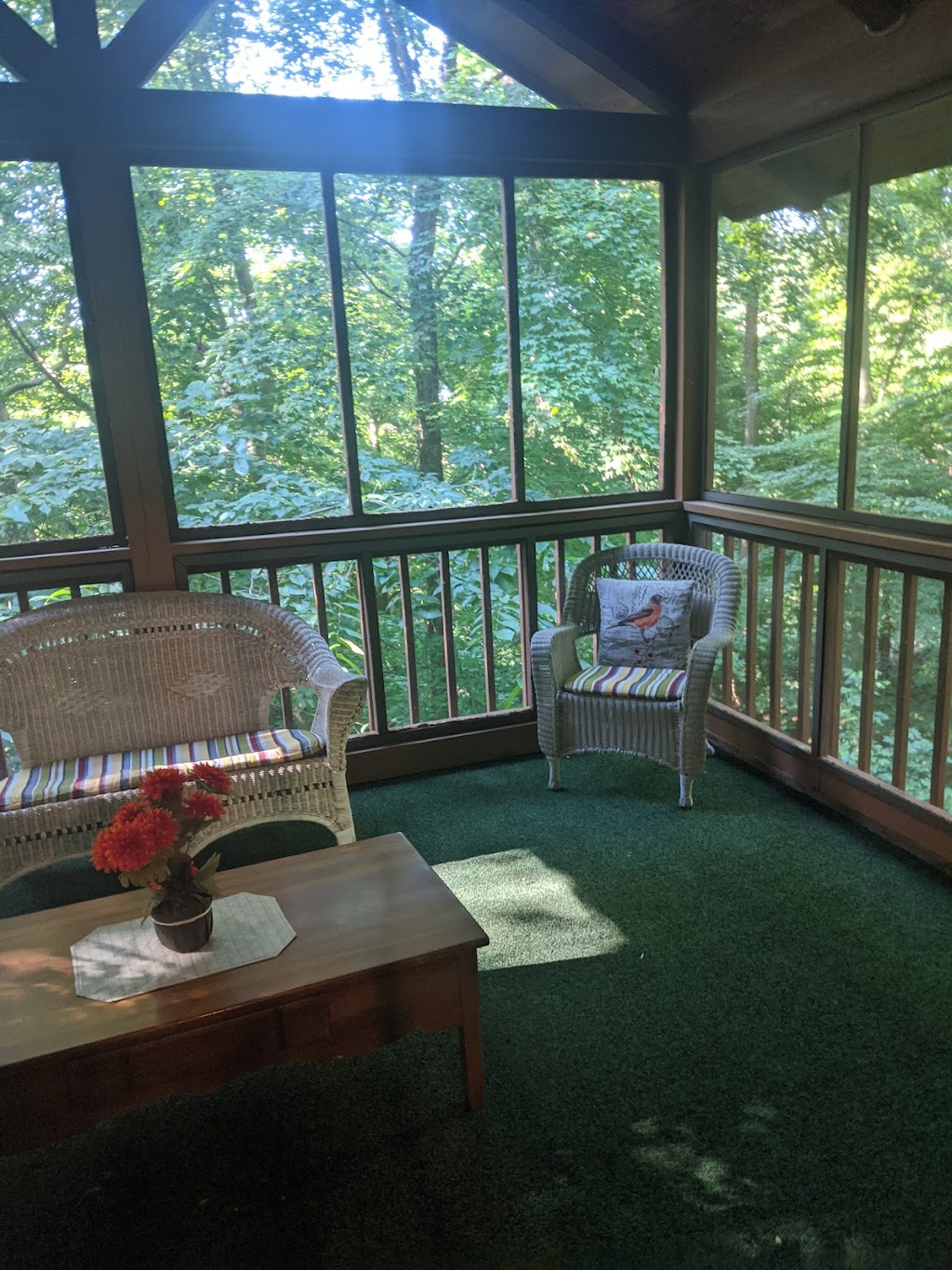 Chickadee Cabin (4) Premier Cabin Rentals in 4455 Sullivan Rd SE