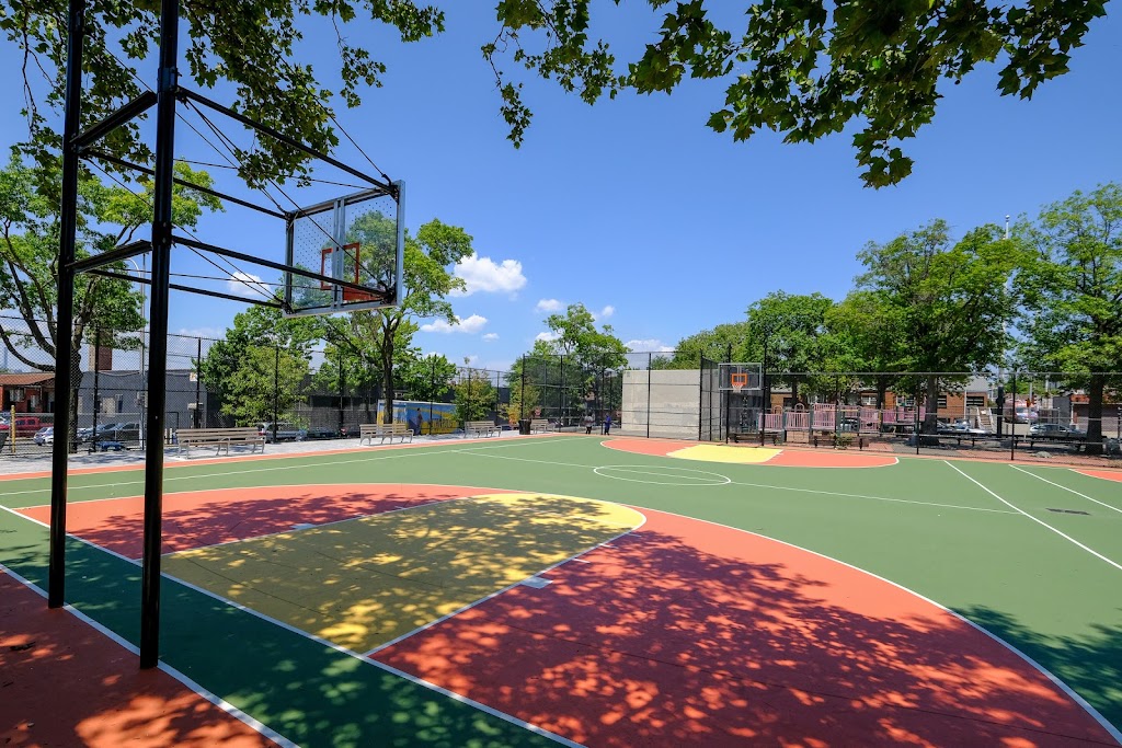 Starr Playground | 209 Onderdonk Ave, Ridgewood, NY 11385, USA | Phone: (212) 639-9675