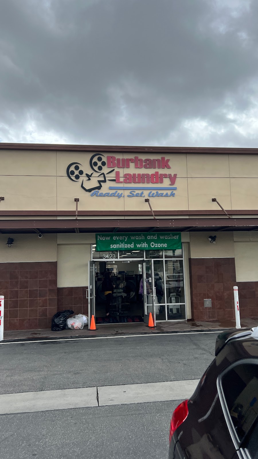 Burbank Laundry | 3423 W Victory Blvd, Burbank, CA 91505, USA | Phone: (818) 736-5563