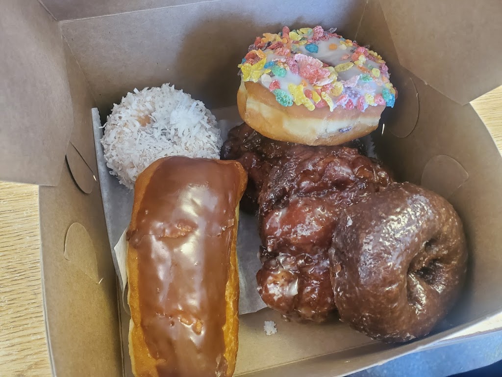 Yum Yum Donuts | 3663 Fort St, Lincoln Park, MI 48146, USA | Phone: (313) 254-9166