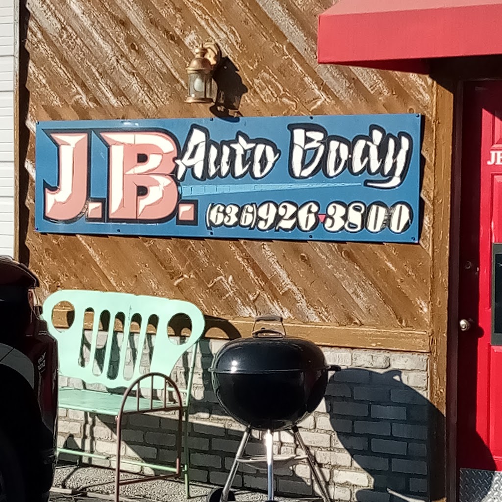 J B Auto Body | 1331 Harvestowne Ind Dr, St Charles, MO 63304, USA | Phone: (636) 926-3800