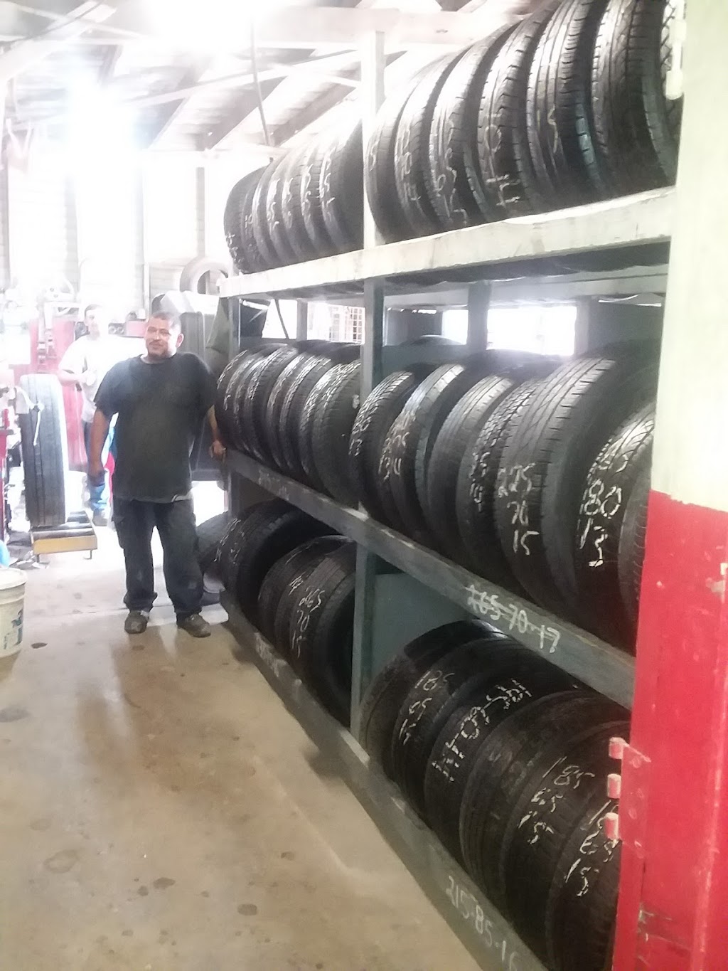 Leals Tire Service | 117 Hwy 290 Frontage Rd, Elgin, TX 78621, USA | Phone: (512) 281-0016