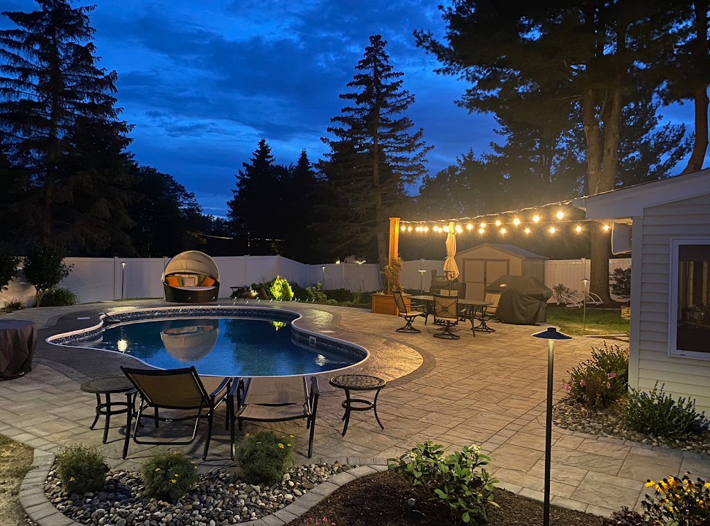 Barefoot Landscape Lighting | 8 Vatrano Rd Suite 11, Albany, NY 12205, USA | Phone: (518) 738-7665