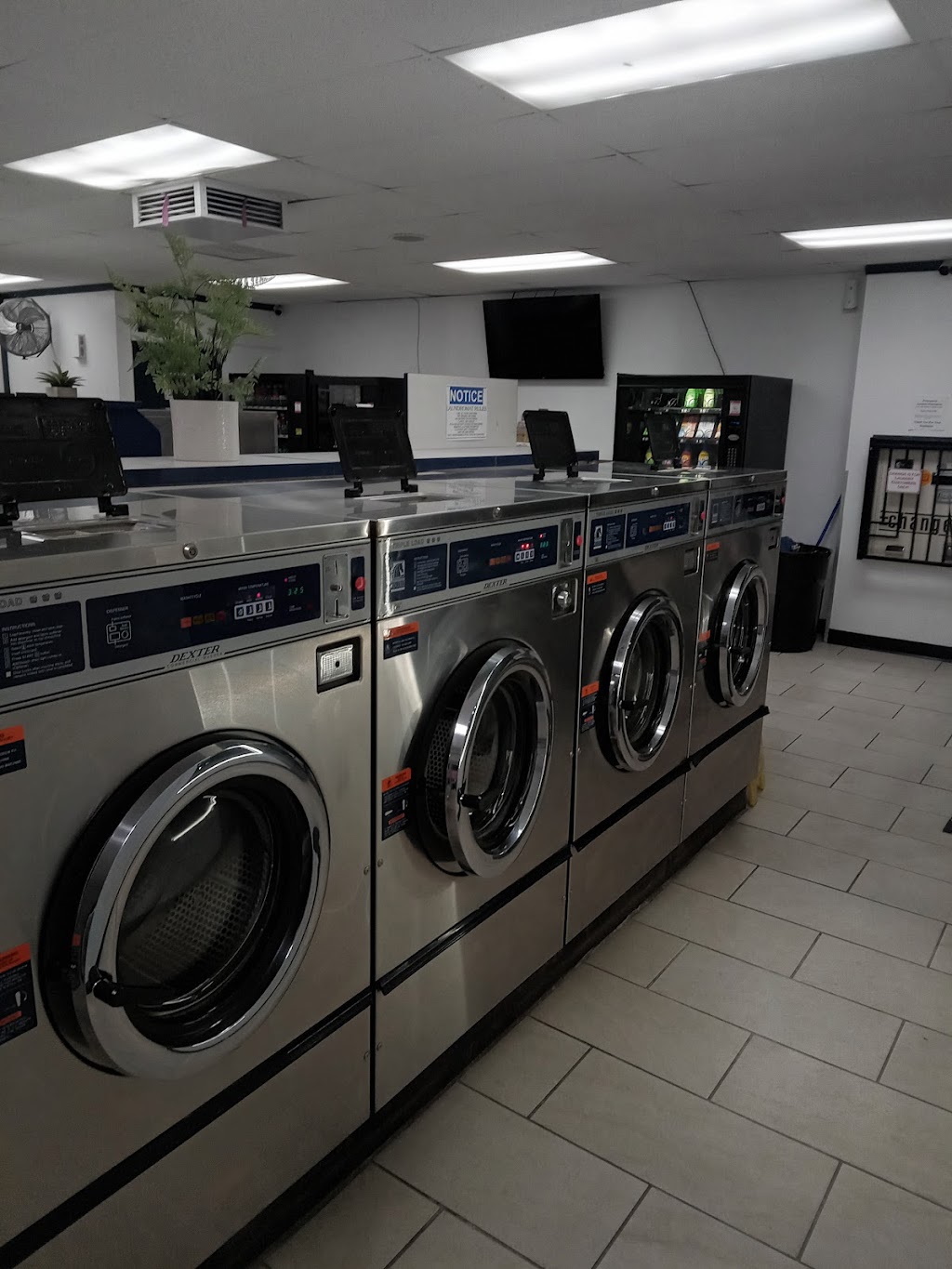 Valencia Coin Laundry | 277 S Gilbert St, Fullerton, CA 92833, USA | Phone: (213) 342-1235