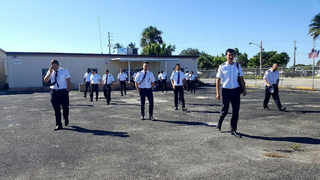 Pelican Flight Training | 33023, 1601 SW 75th Ave, Pembroke Pines, FL 33024, USA | Phone: (954) 966-9750