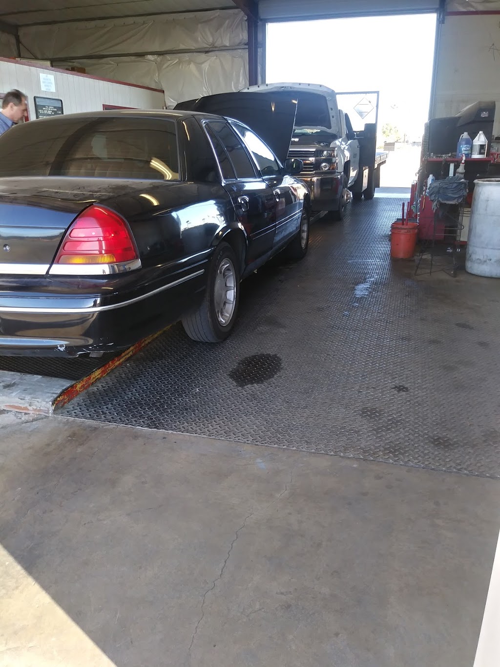 Shafter Express Oil Services | 102 S Beech Ave, Shafter, CA 93263, USA | Phone: (661) 746-5465