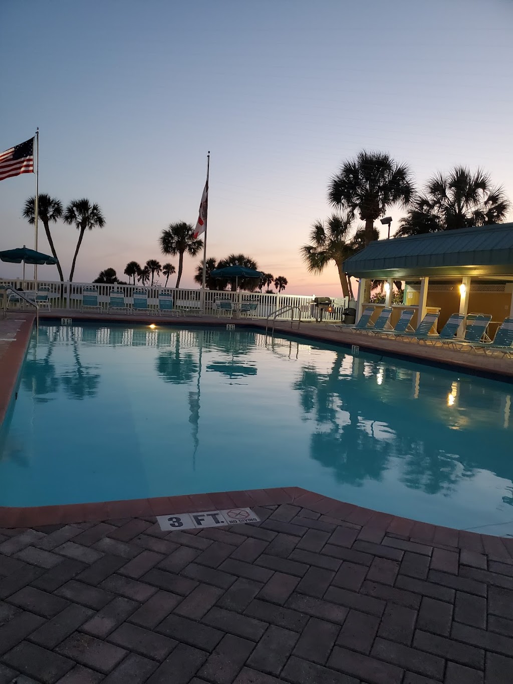 Treasure Island Beach Club | 11750 Gulf Blvd, Treasure Island, FL 33706, USA | Phone: (727) 360-7096