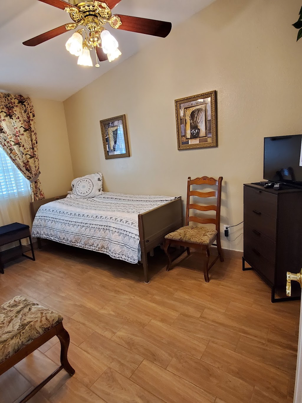 Five Roses Adult Care Home III | 18202 N 67th Ave, Glendale, AZ 85308, USA | Phone: (602) 751-8627