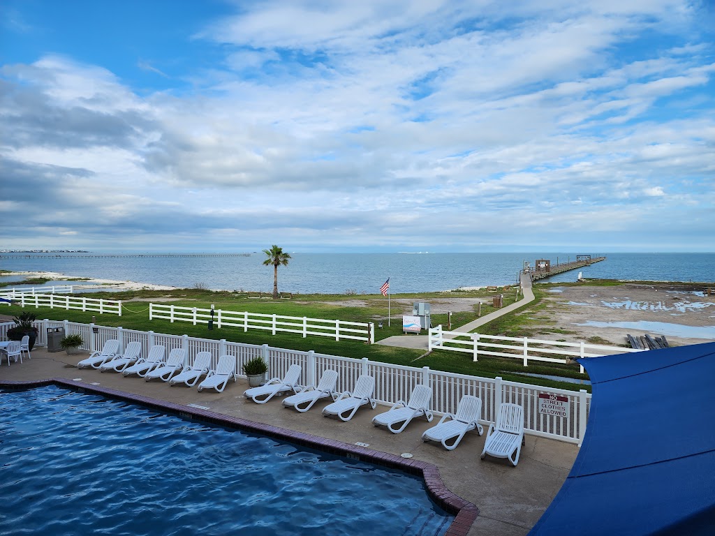 Laguna Reef Condominium | 1021 S Water St, Rockport, TX 78382, USA | Phone: (361) 729-1742