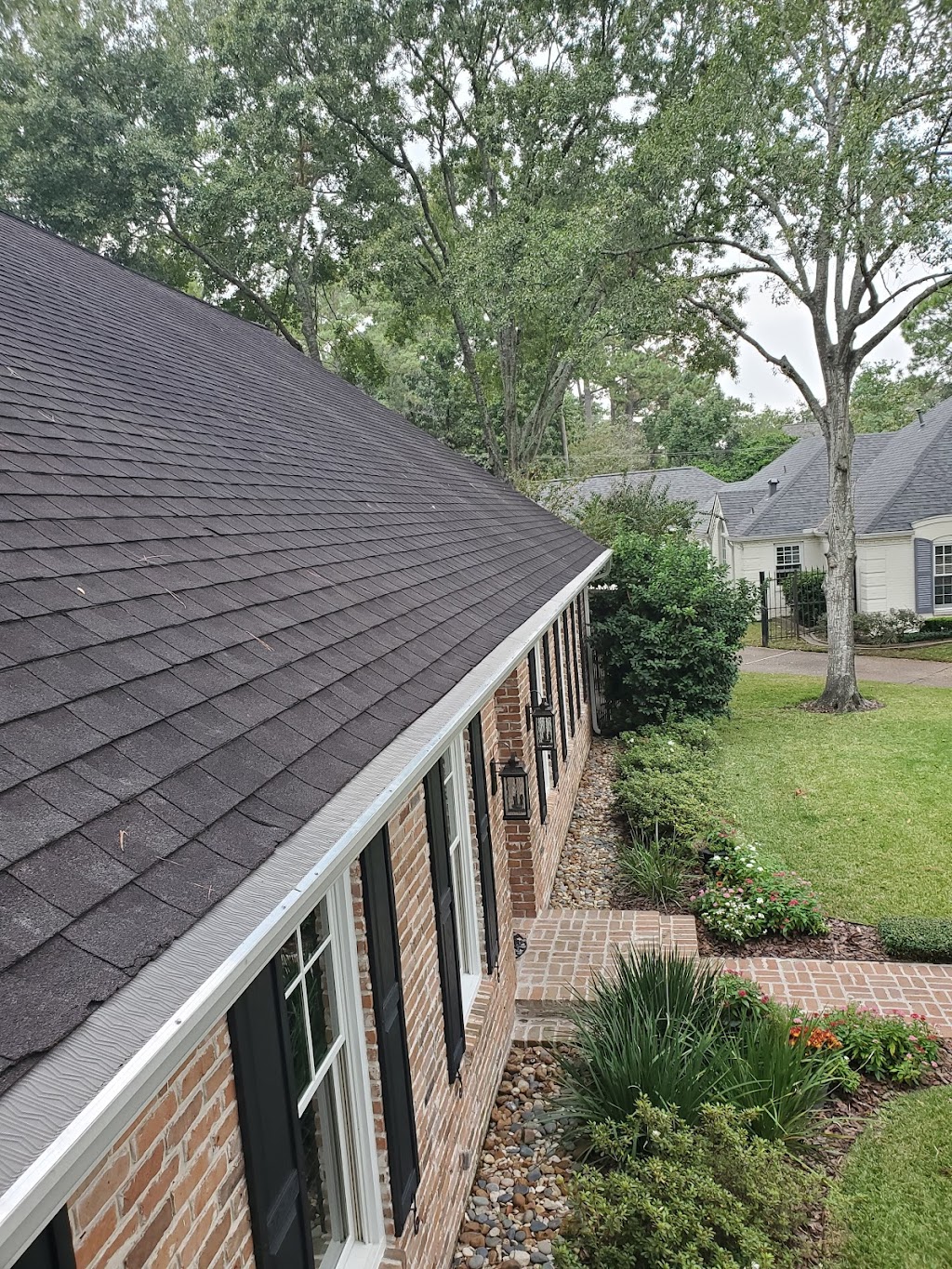 Boones Gutter Services | 22 Magnolia St, Huffman, TX 77336, USA | Phone: (936) 367-1740