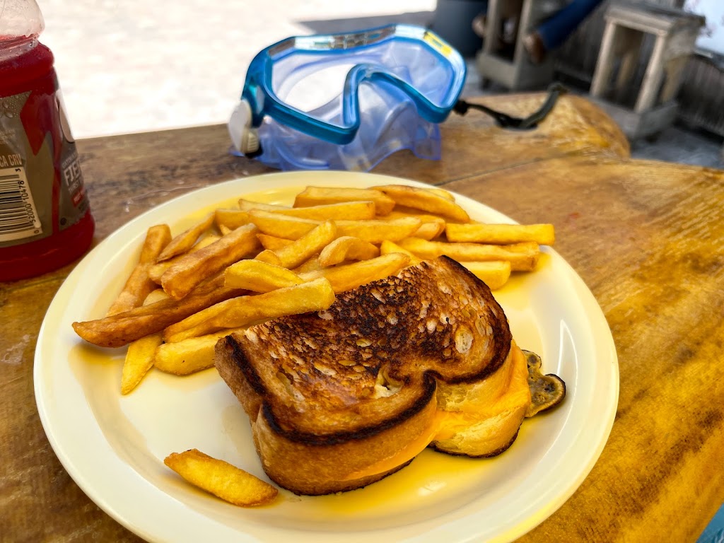 Anna Maria Island Beach Cafe | 4000 Gulf Dr, Holmes Beach, FL 34217, USA | Phone: (941) 778-0784