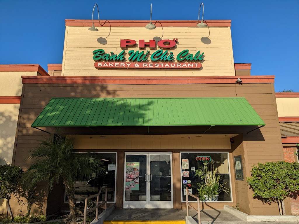 Pho Banh Mi Che Cali | 1000 S Harbor Blvd, Fullerton, CA 92832, USA | Phone: (714) 278-0579