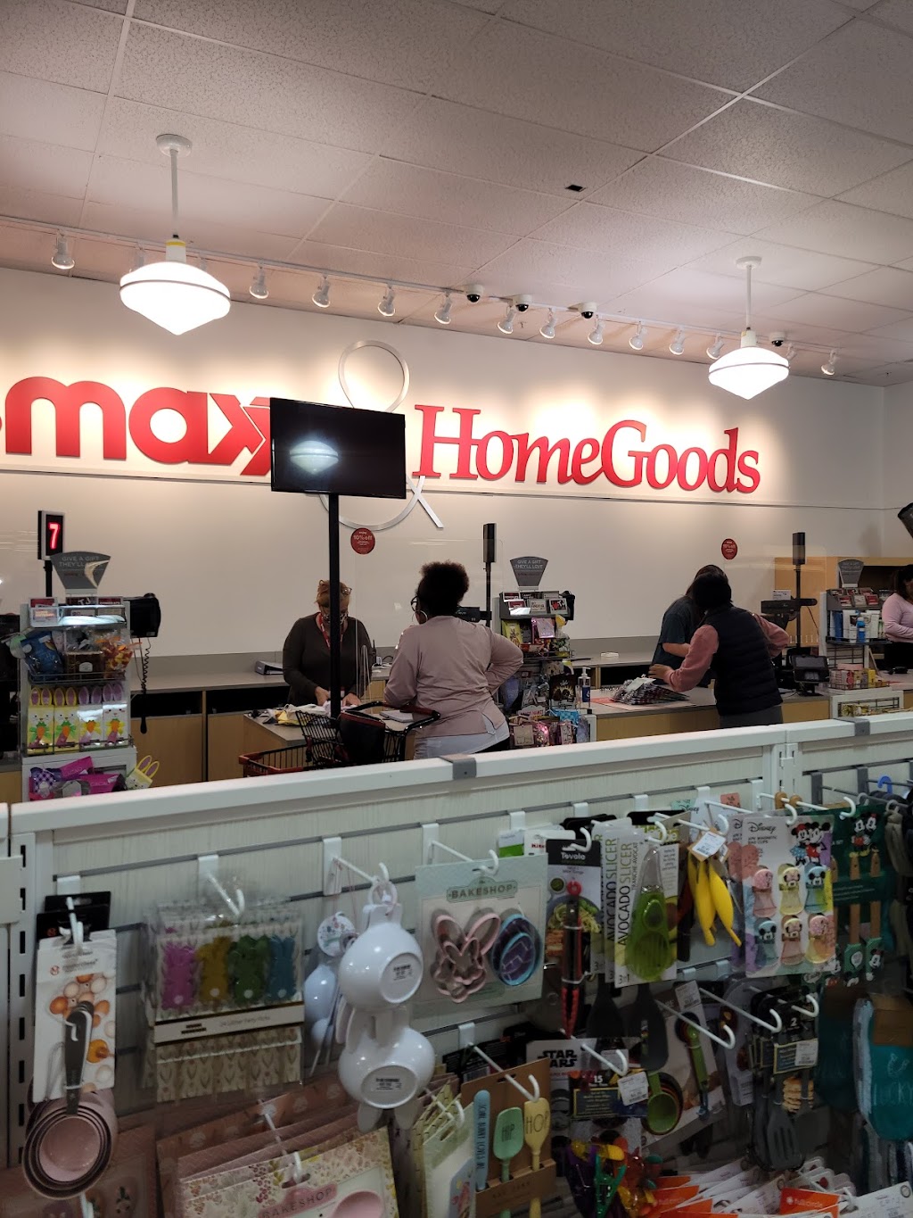 T.J. Maxx & HomeGoods | 1571 Beaver Creek Commons Dr, Apex, NC 27502, USA | Phone: (919) 363-3233