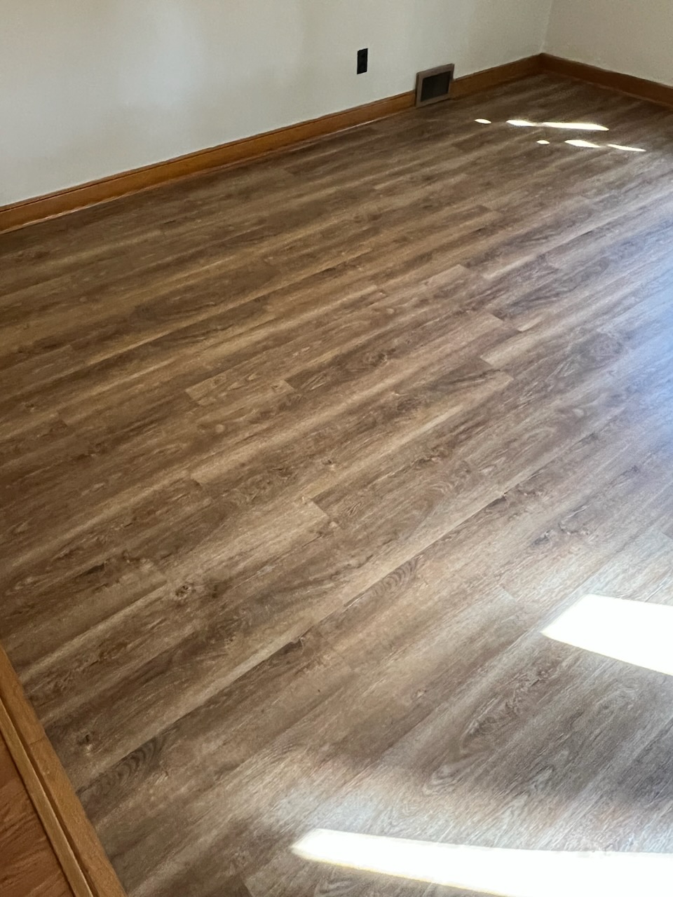 A & F Flooring | 300 N Maple St, Ellsworth, WI 54011, USA | Phone: (715) 273-1427