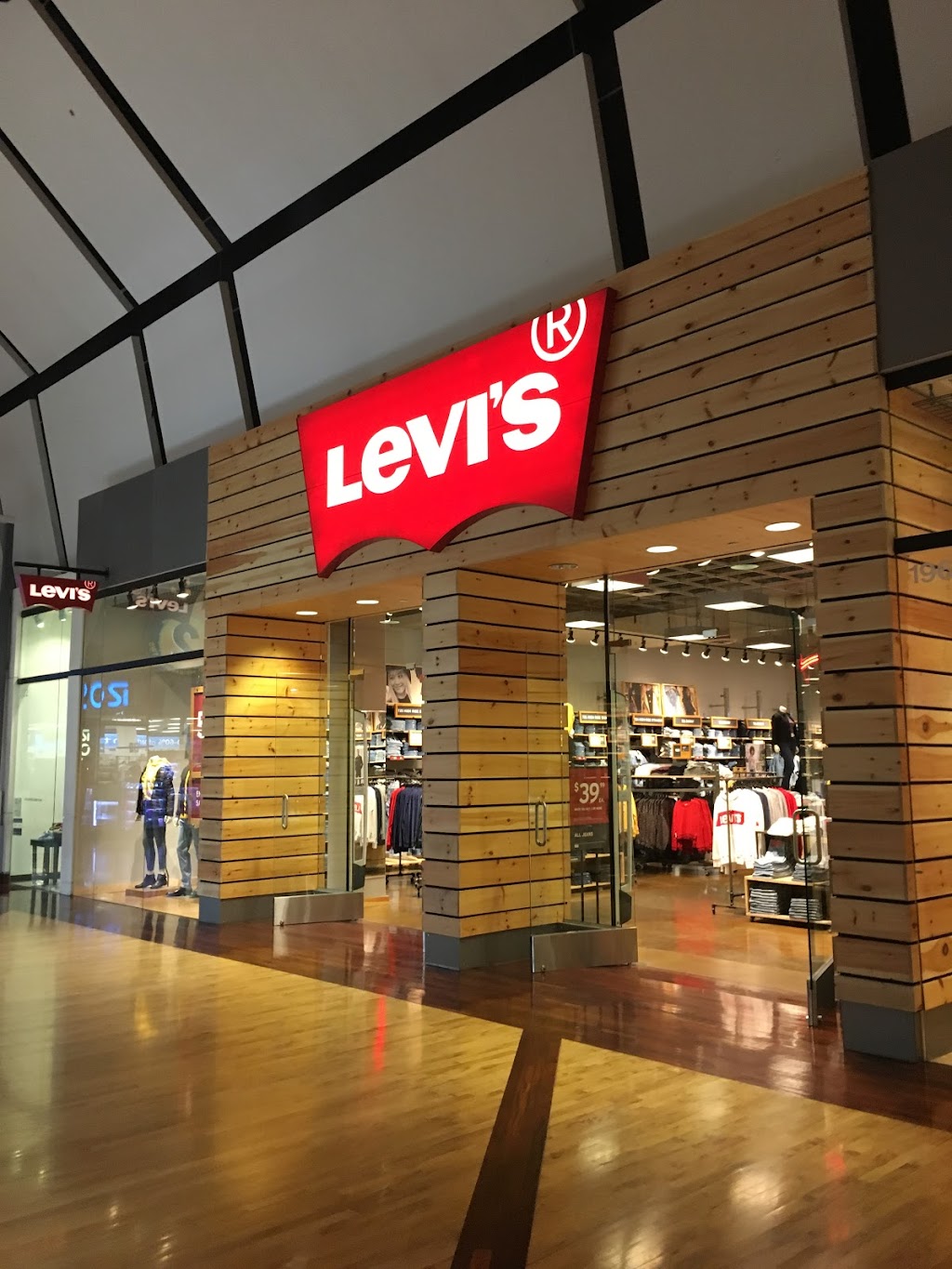 Levis Outlet Store | 5000 S Arizona Mills Cir SUITE- 196, Tempe, AZ 85282, USA | Phone: (480) 777-1192