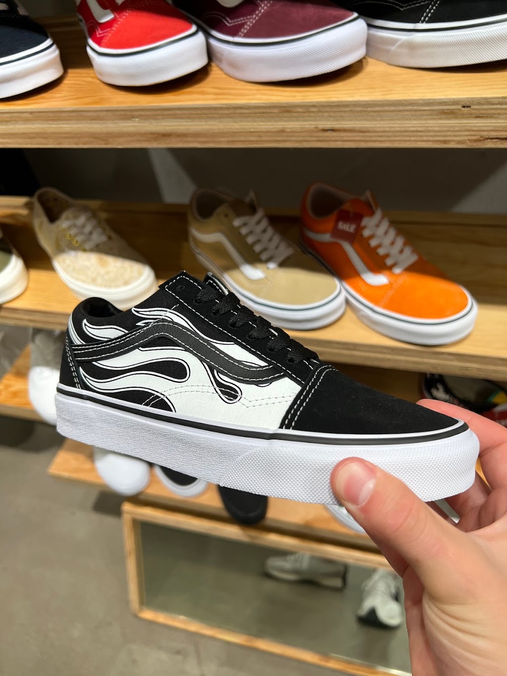 Vans | 808 S Broadway, Los Angeles, CA 90014, USA | Phone: (213) 239-0331