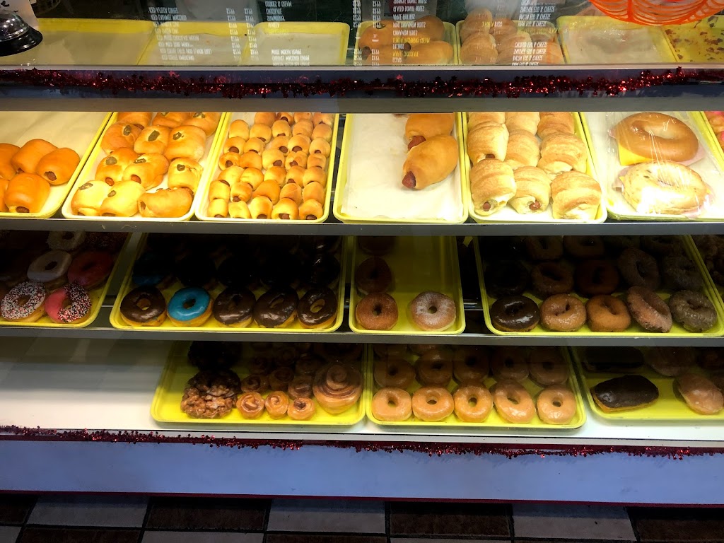 Southern Maid Donuts | 937 W Davis St, Dallas, TX 75208, USA | Phone: (214) 941-4046