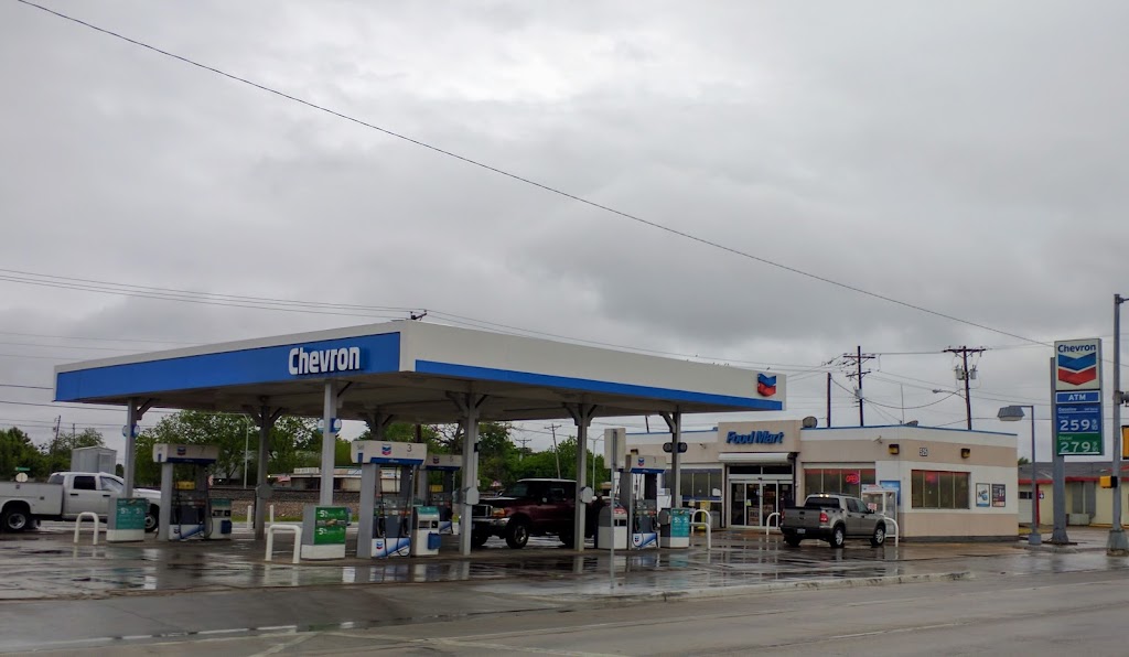 Chevron | 525 W Main St, Grand Prairie, TX 75050, USA | Phone: (972) 262-0522