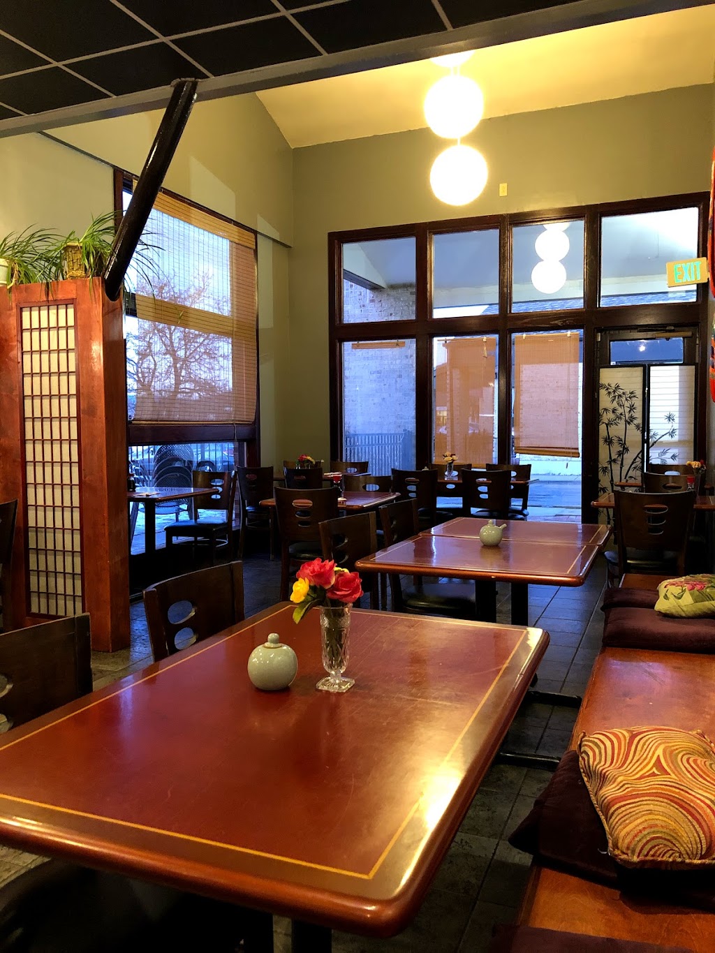 Yurihana Sushi Bar & Pan-Asian Cuisine | 6525 Gunpark Dr #330, Boulder, CO 80301, USA | Phone: (303) 530-0499