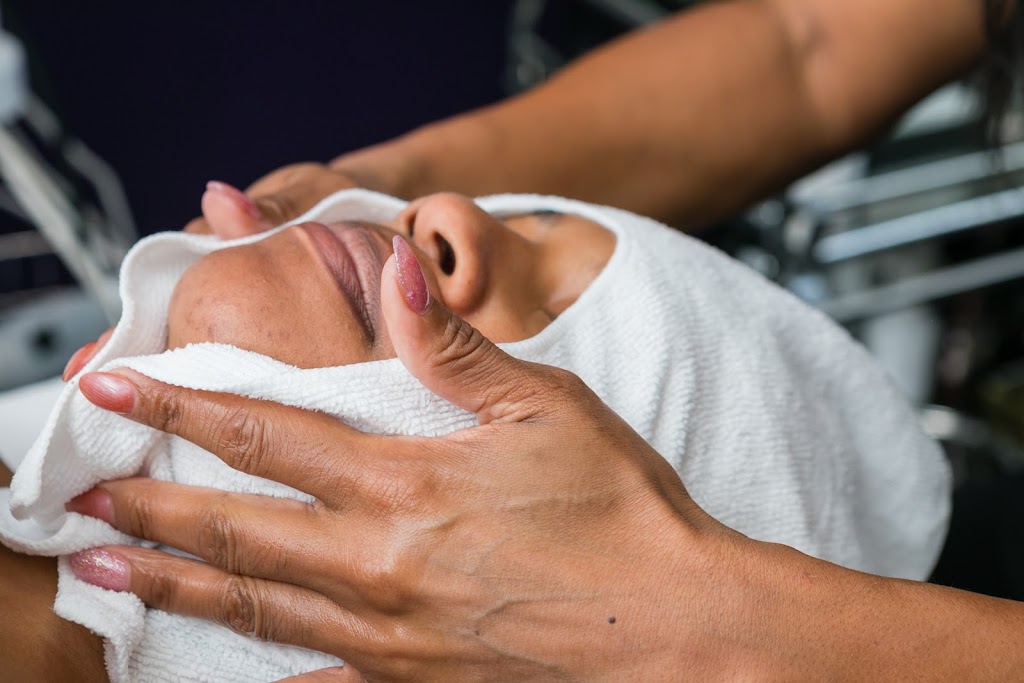 Facially Skin Bar | Facially Skin Bar @Essence Salon Suites of Homewood, 17956 S Halsted St, Homewood, IL 60430, USA | Phone: (219) 732-2425