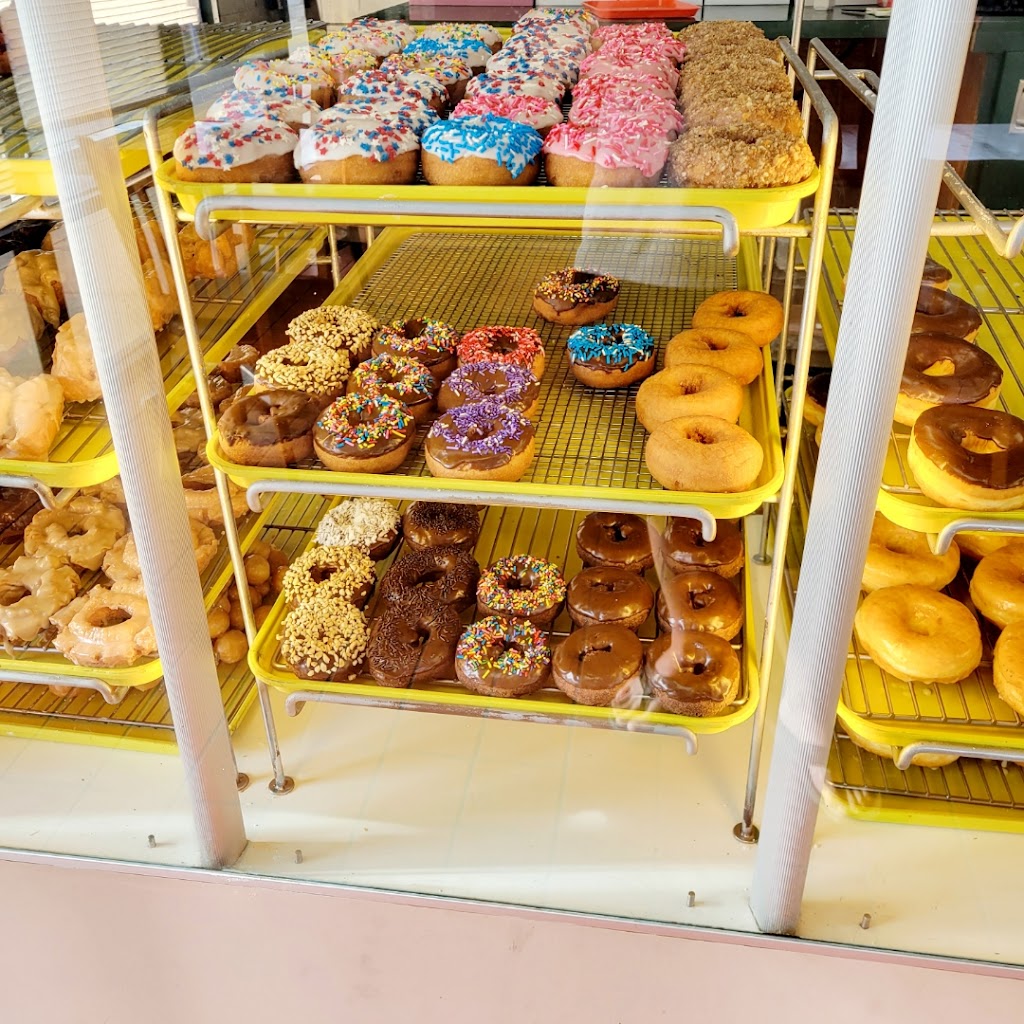 Cindys Donuts & Deli | 19061 Bushard St, Huntington Beach, CA 92646, USA | Phone: (714) 964-4380