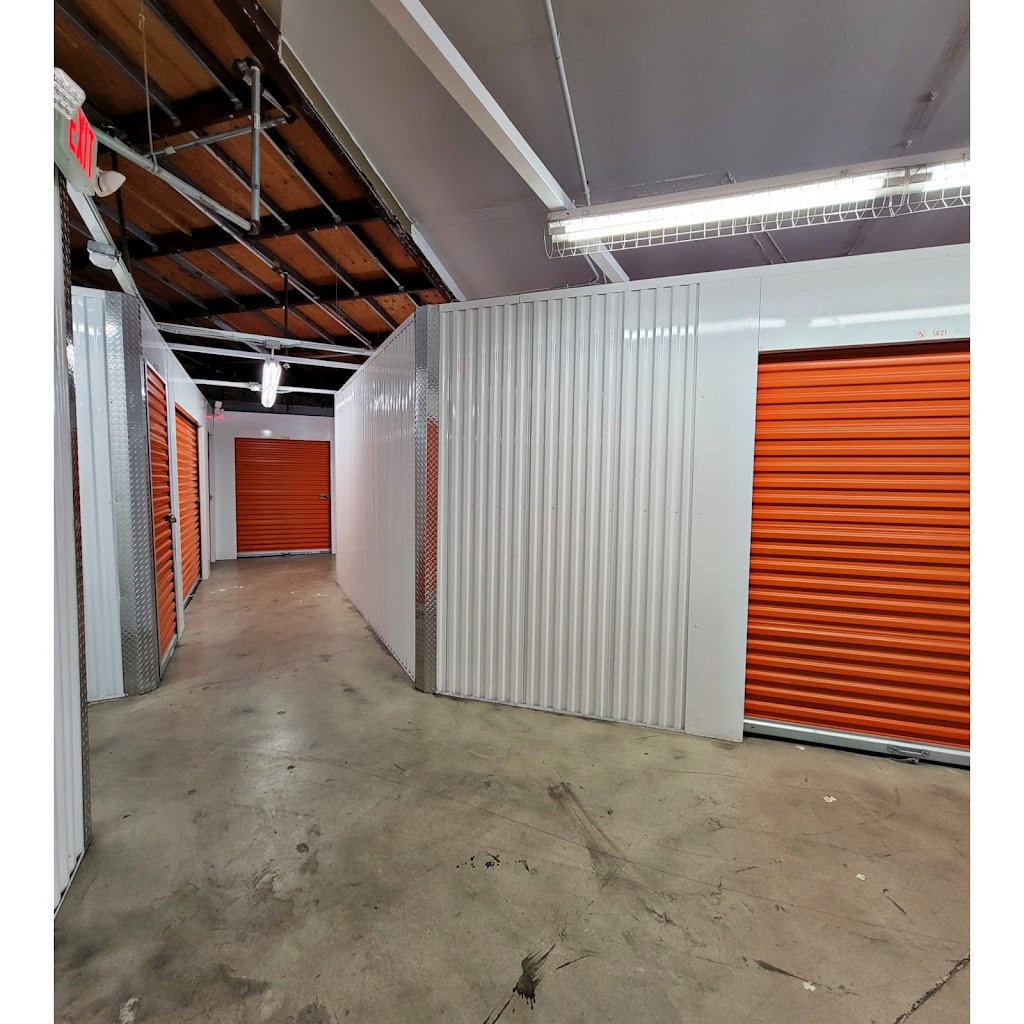 Public Storage | 5587 Holt Blvd, Montclair, CA 91763, USA | Phone: (909) 284-8072