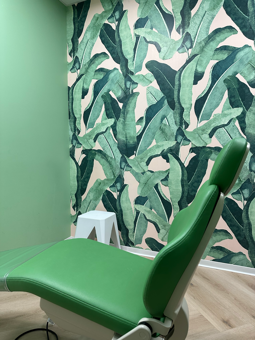 Smile Republic Pediatric Dentistry | 25425 Orchard Village Rd #200, Valencia, CA 91355, USA | Phone: (661) 475-8172