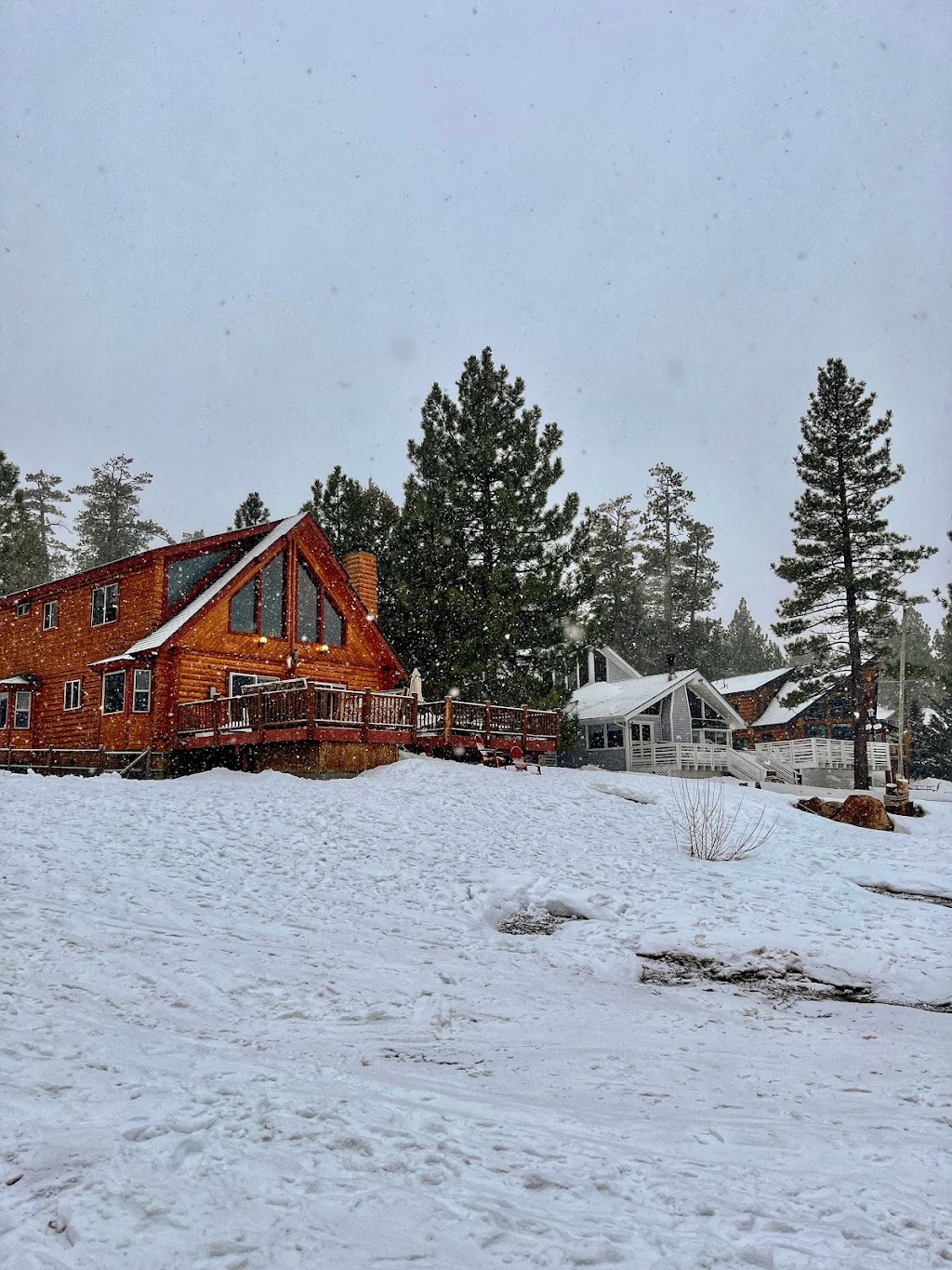 Big Bear LakeFront Lodge | 40360 Lakeview Dr, Big Bear Lake, CA 92315, USA | Phone: (909) 866-8271