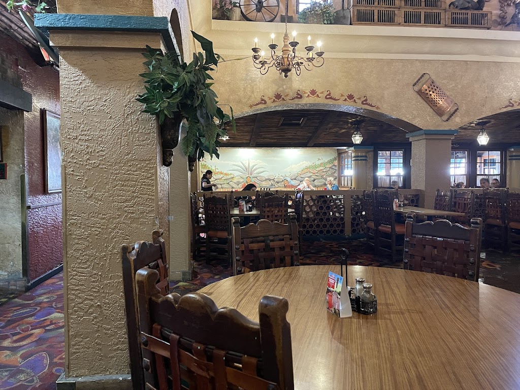 Garcias Las Avenidas | 2212 N 35th Ave, Phoenix, AZ 85009, USA | Phone: (602) 272-5584