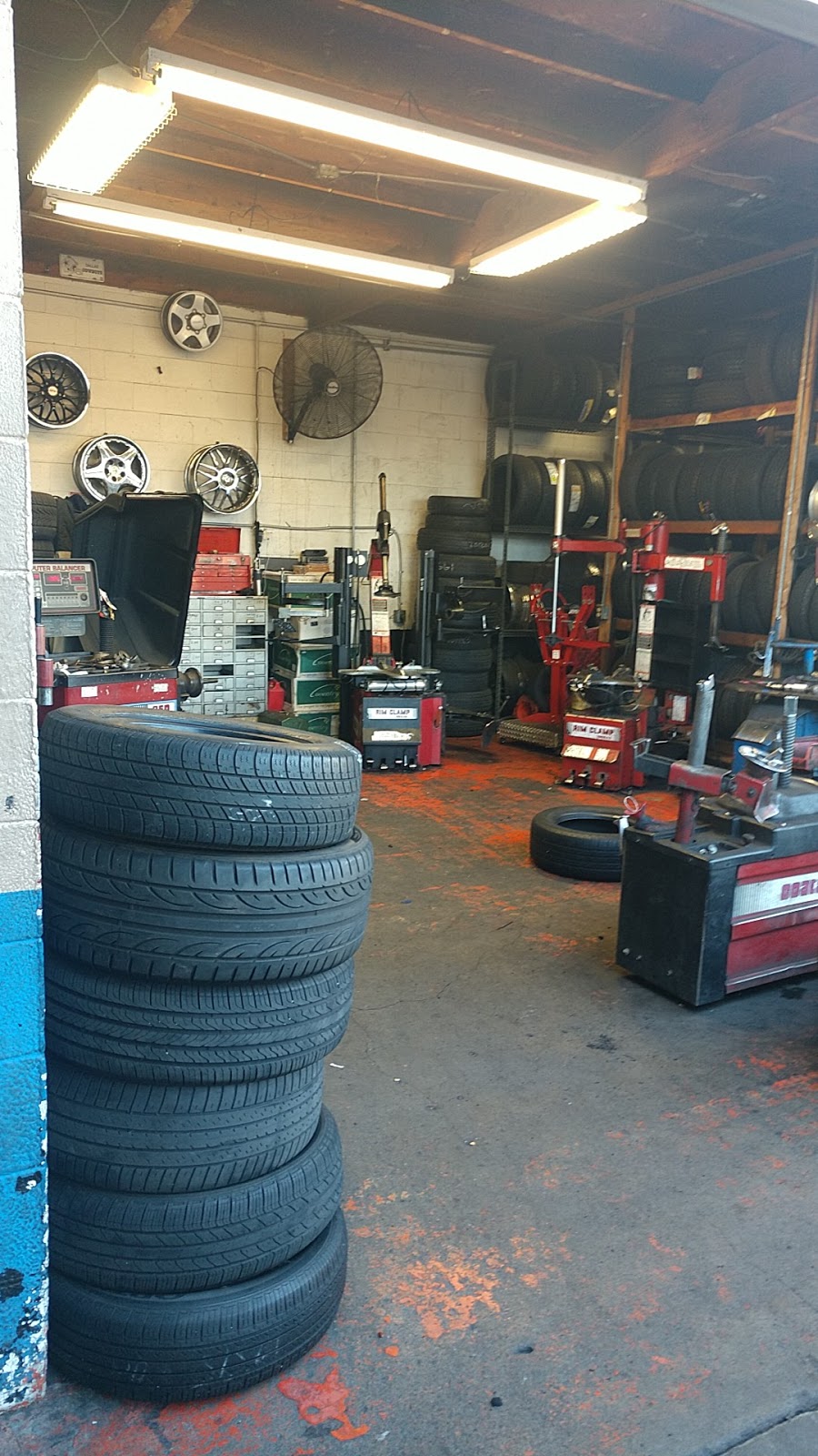 Tire Express | 2071 S Main St, Santa Ana, CA 92707, USA | Phone: (714) 979-0202