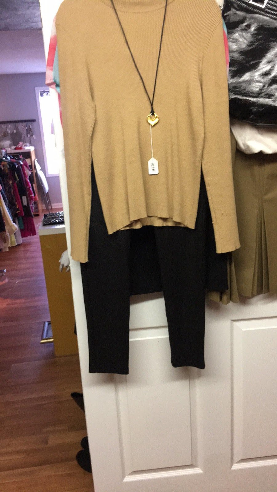 Fennas Boutique | 7053 Steubenville Pike suite 16, Oakdale, PA 15071 | Phone: (412) 294-6963