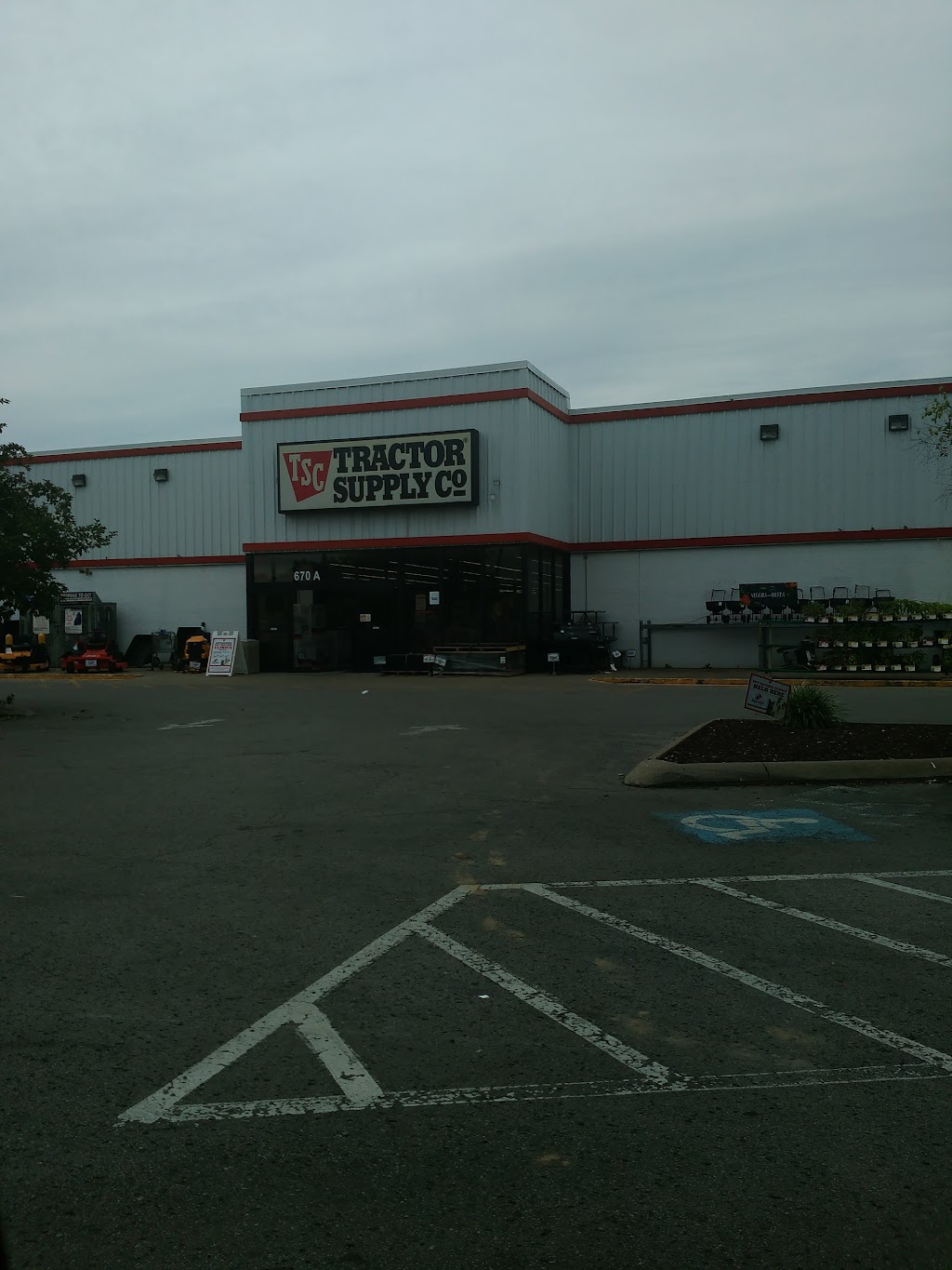 Tractor Supply Co. | 670-a Nashville Pike, Gallatin, TN 37066, USA | Phone: (615) 451-4700