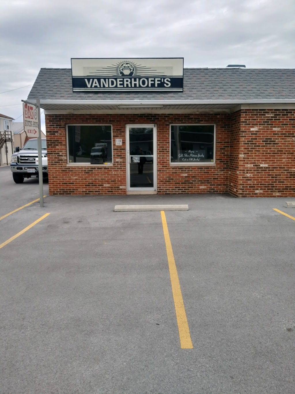 Vanderhoff Jewelers | 110 1/2, W Poe Rd, Bowling Green, OH 43402, USA | Phone: (419) 353-6691