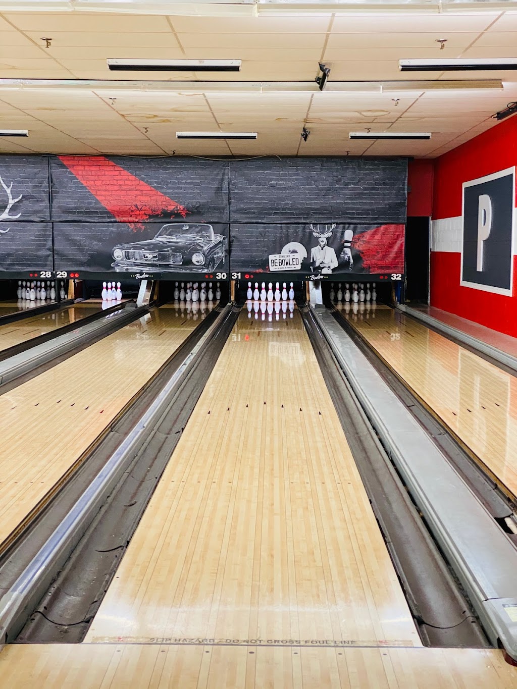 Bowlero Glendale Heights | 558 E North Ave., Glendale Heights, IL 60139, USA | Phone: (630) 858-1300