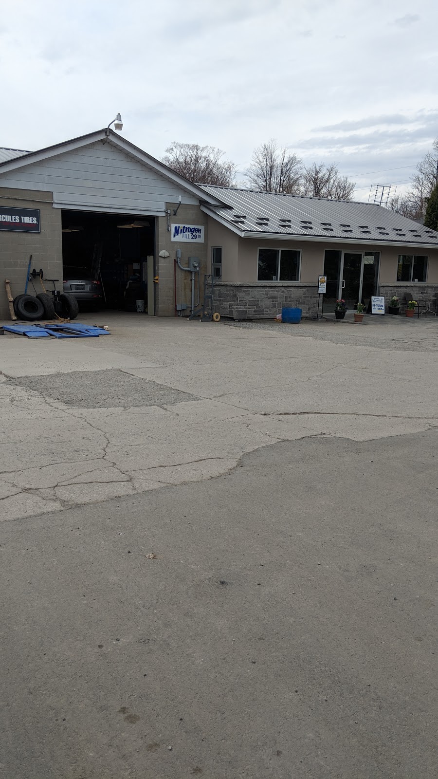 Enns Battery & Tire | 2207 Four Mile Creek Rd, Niagara-on-the-Lake, ON L0S 1J0, Canada | Phone: (905) 468-4233