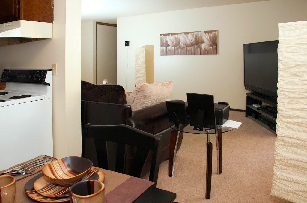 Lamplighter Village Apartments | 1512 N Woodbridge St, St Paul, MN 55117, USA | Phone: (651) 488-7359