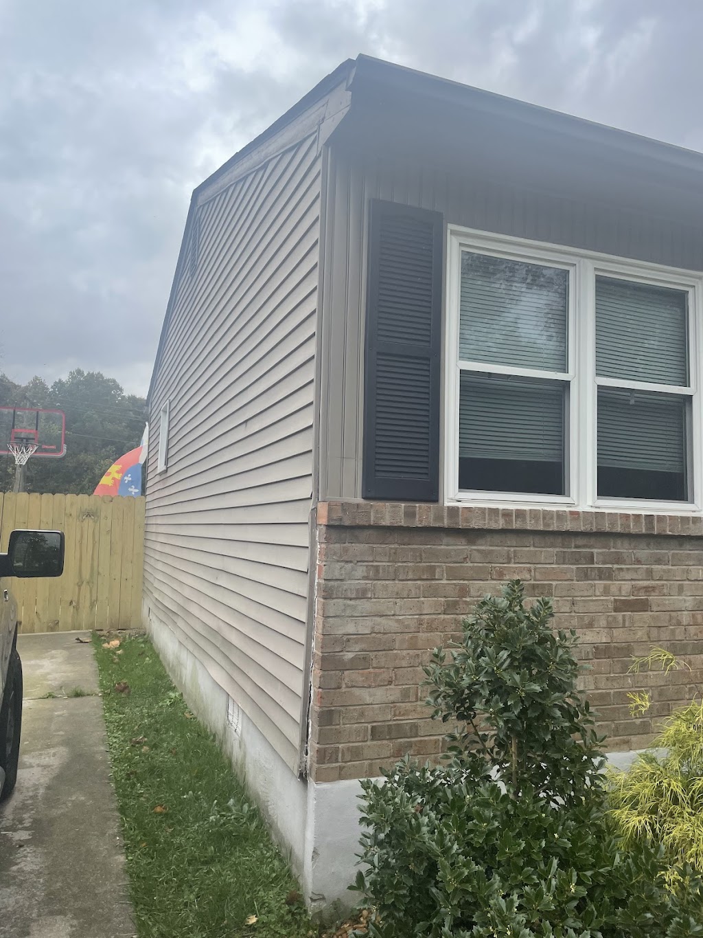 NEW LOOK - Roofing, Siding, Windows and Gutters | 3021 Windsor Lakes Pkwy, Louisville, KY 40214, USA | Phone: (502) 341-4415