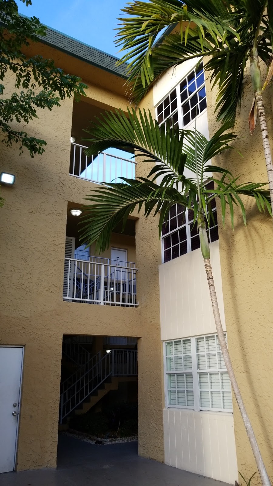 Miller Lake Condominium Association | 5450 SW 77th Ct, Miami, FL 33155 | Phone: (305) 596-5162