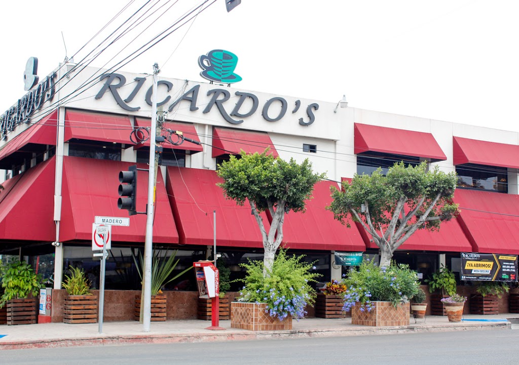 Restaurant Ricardos Centro | Av. Francisco I. Madero 1410, Zona Centro, 22000 Tijuana, B.C., Mexico | Phone: 664 685 4031
