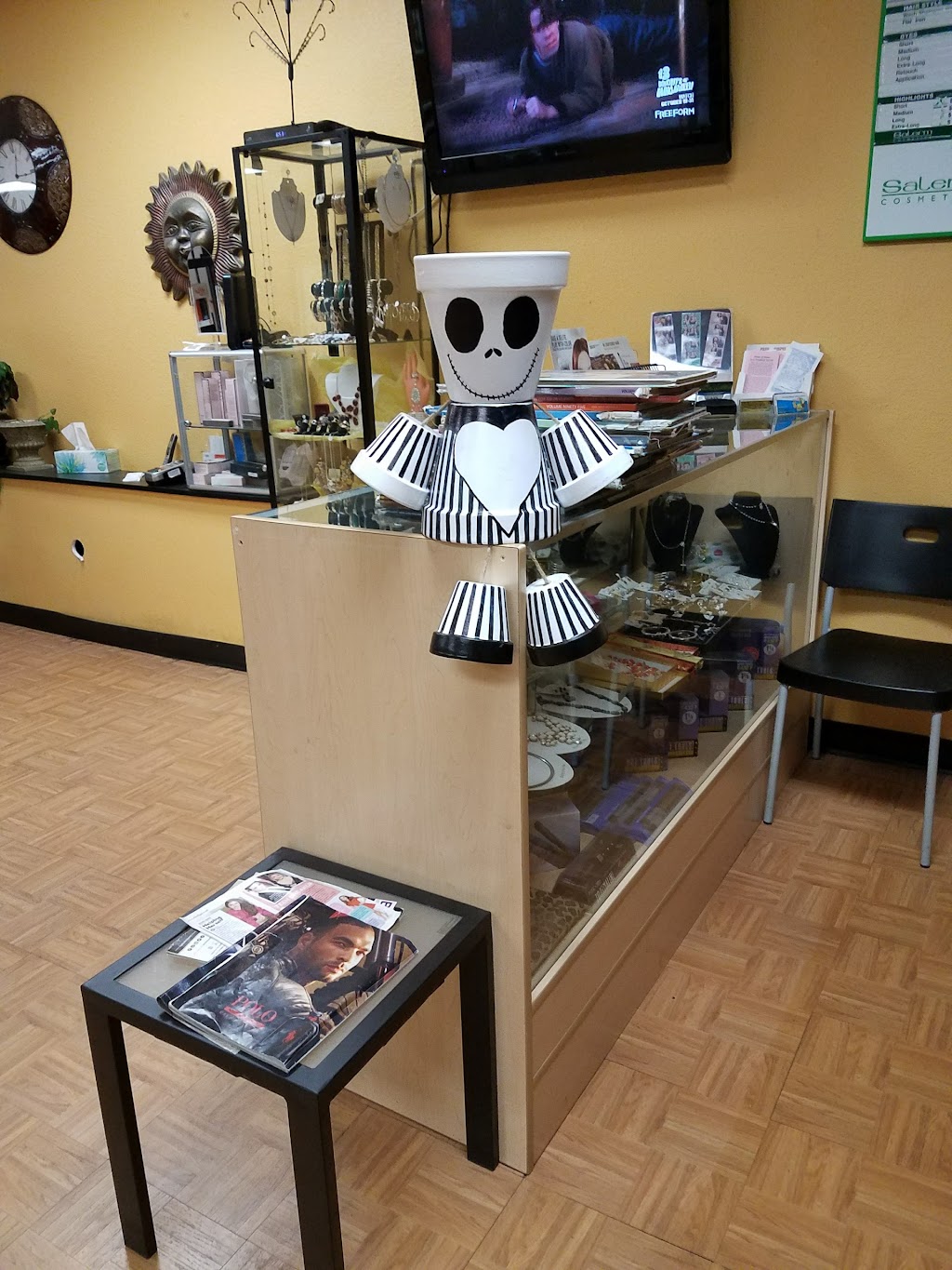 Crazy Scissors | 945 E La Habra Blvd, La Habra, CA 90631, USA | Phone: (562) 694-5544